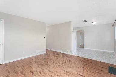 Main picture of 8705 SE Pardee St