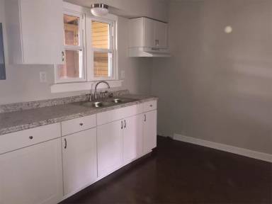 Main picture of 667 S Front St