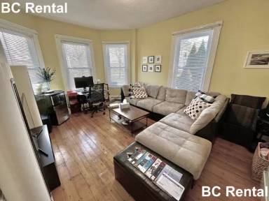 Main picture of 204 River St