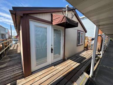 Main picture of 1547 N Jantzen Ave