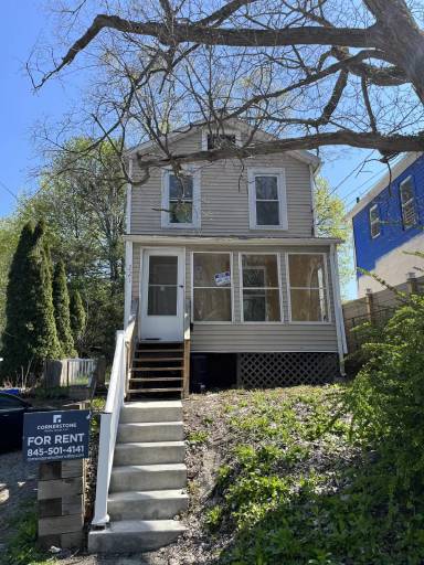 Main picture of 221 N Clinton St