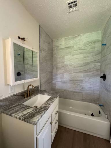 Main picture of 213 SW 23rd St
