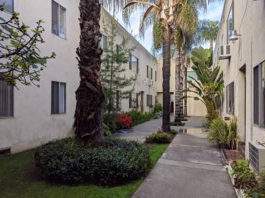 Main picture of 6023 Whitsett Ave