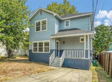 Main picture of 2115 E 18th St