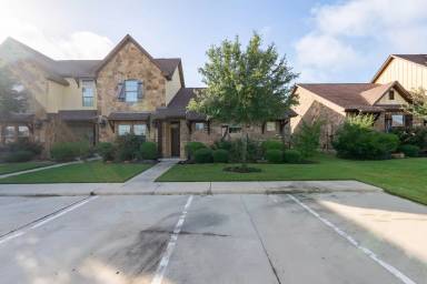 Main picture of 403 Momma Bear Dr