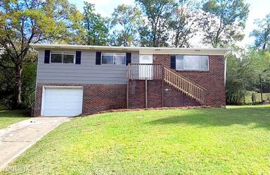 Main picture of 2807 Creek Ln NE