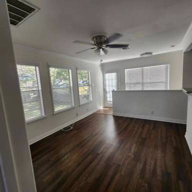 Main picture of 1603 S Austin Ave
