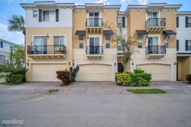 Main picture of 554 NW 39th Cir