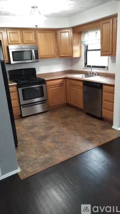 Main picture of 1479 Hollyrood Rd