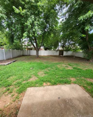 Main picture of 605 W Carson Dr