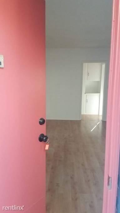 Main picture of 21 S Venice Blvd