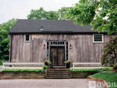 Main picture of 1 Benson Ln