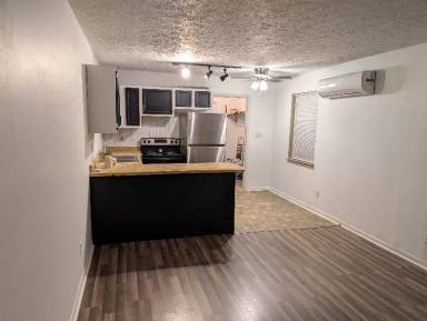 Main picture of 731 Cave St