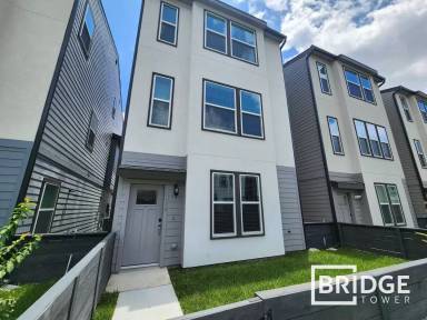 Main picture of 18524 Centro Row