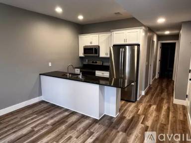Main picture of 36 W Pike St