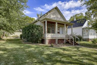 Main picture of 1003 S 42nd St