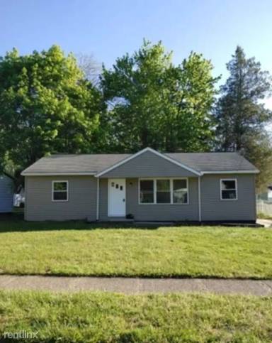 Main picture of 17 Temple Ave