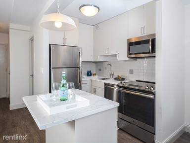 Main picture of 323 W Illinois St