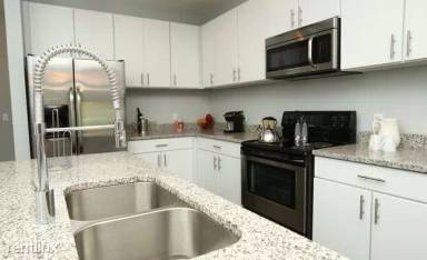 Main picture of 322 W Commerce St