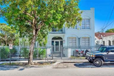 Main picture of 301 SW 10th Ave