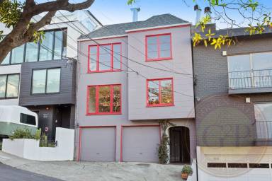 Main picture of 450 Collingwood St
