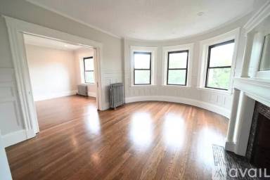 Main picture of 1855 Beacon St
