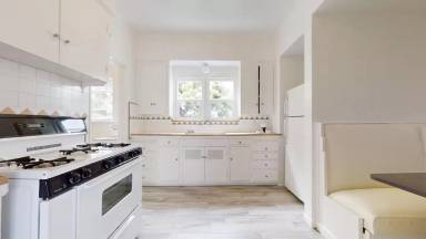 Main picture of 700 S Catalina Ave