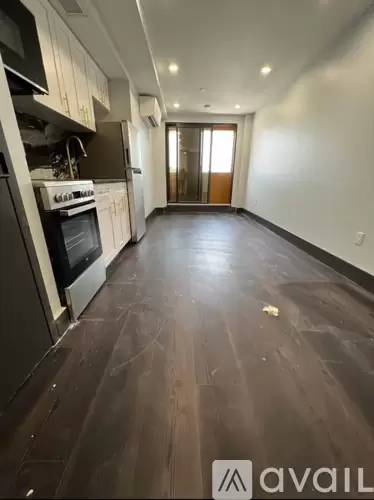 Main picture of 870 New York Ave