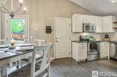 Main picture of 2125 Westmoreland Rd