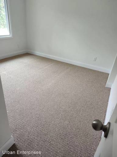 Main picture of 2420 Pleasant Ave