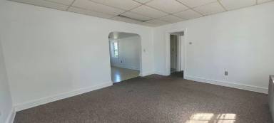 Main picture of 105 W Main St