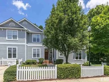 Main picture of 105 Summit Oaks Ln
