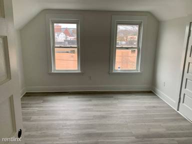 Main picture of 86 Portland St