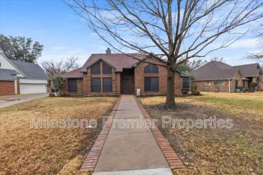 Main picture of 3300 Broken Bow St