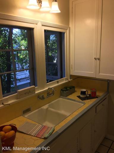 Main picture of 1111 N Los Robles Ave