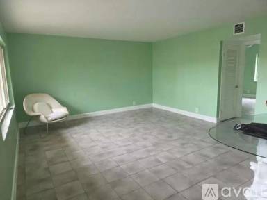 Main picture of 201 S Lakeside Dr