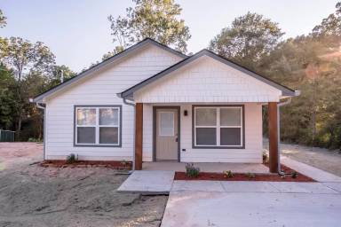 Main picture of 14 Walnut Ln