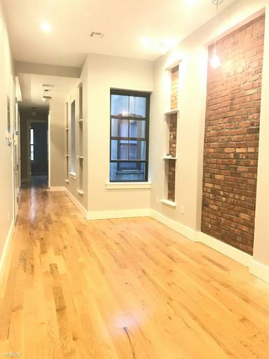 Main picture of 605 Woodward Ave