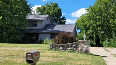 Main picture of 9710 W Barnard Ave