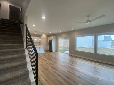 Main picture of 10145 Divine Pl