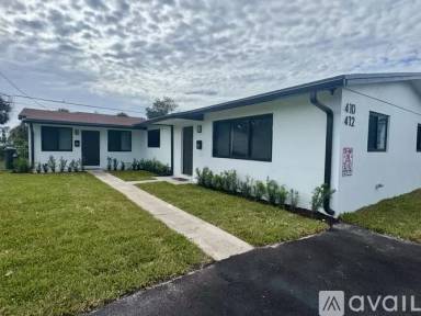 Main picture of 412 SW 27th Ter