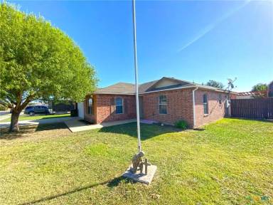 Main picture of 3002 Viewcrest Dr