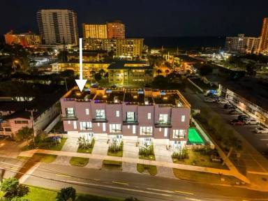 Main picture of 1006 N Riverside Dr