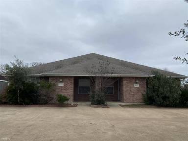 Main picture of 939 Willow Pond St