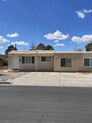 Main picture of 1029 Palomas Dr SE