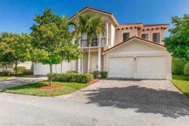 Main picture of 19520 SW 79th Pl