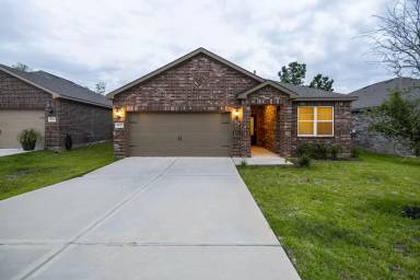 Main picture of 9037 Oval Glass St