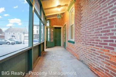 Main picture of 72 N Main St