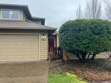 Main picture of 982 SW Hawthorne St