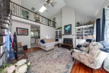 Main picture of 120 Timberwood Dr